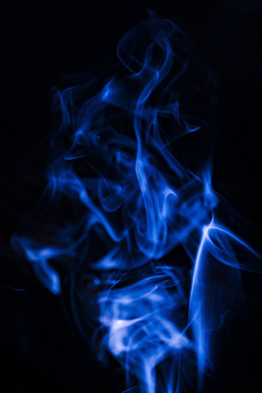 smoke, blue, mist, haze, smoking, fog, black background, motion, close-up,  smoke - physical structure | Pxfuel