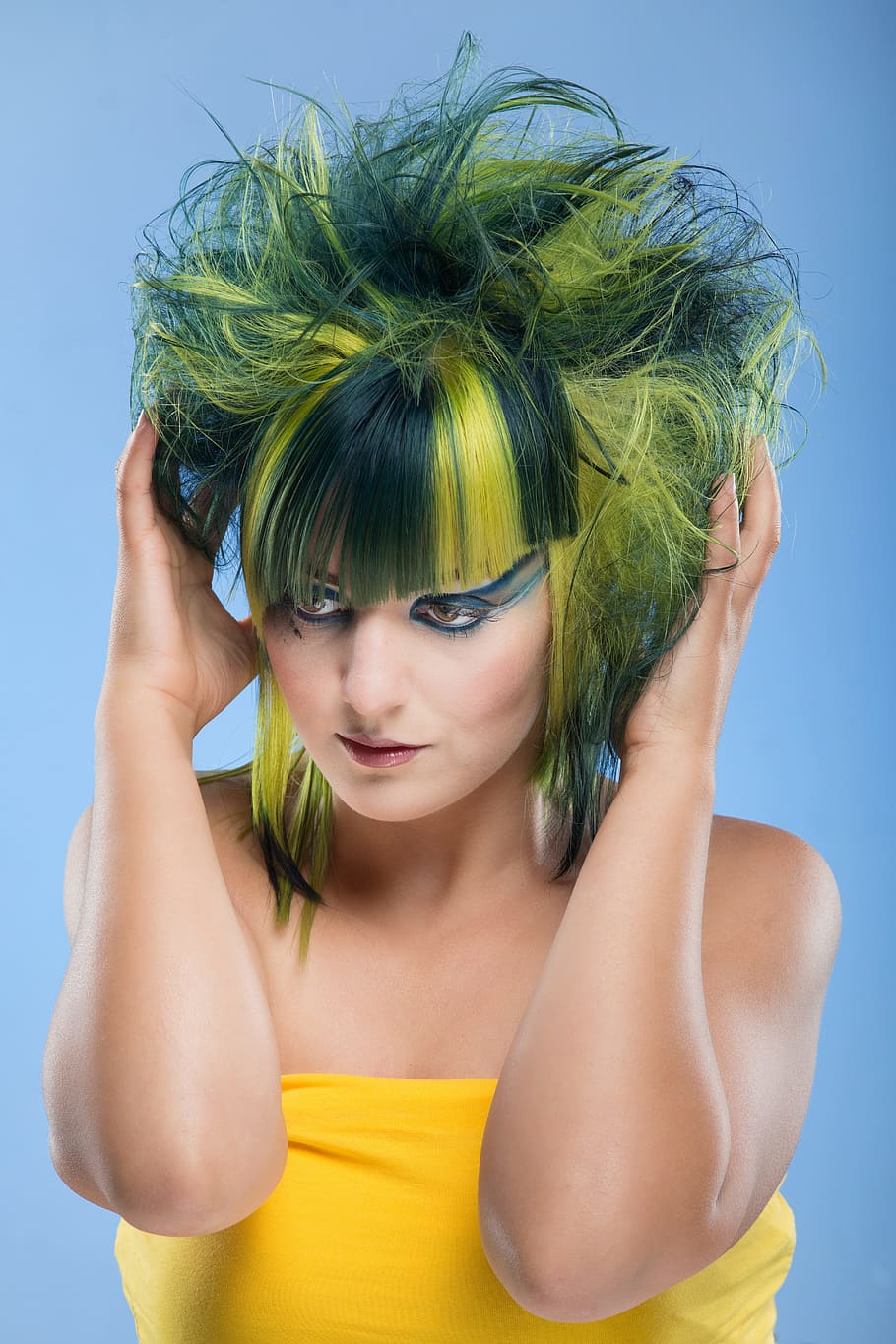 woman, carrying, hair, colors, hairdresser, cutting, colorimetry, courses, training, school