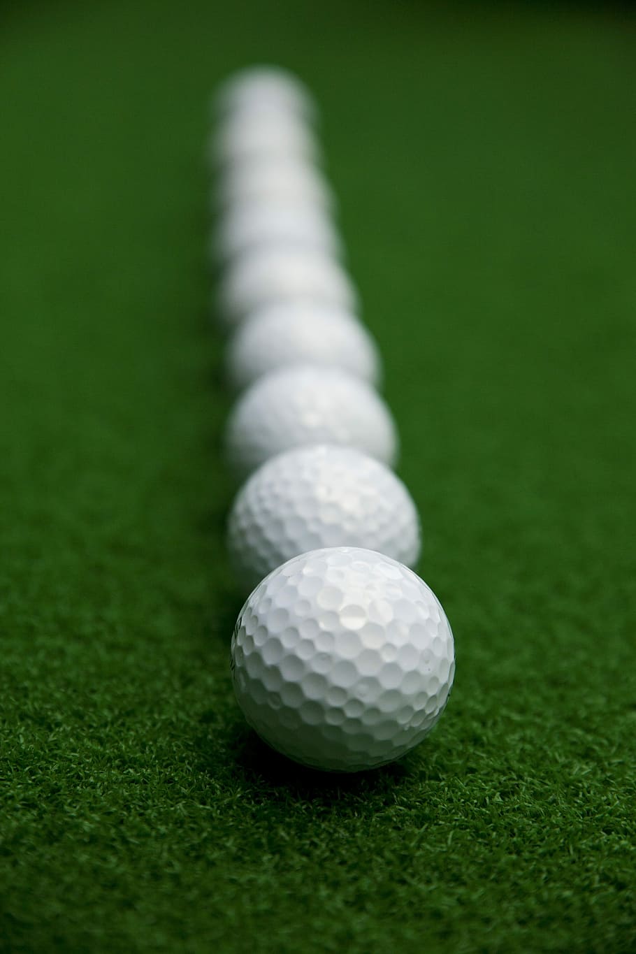 pelotas de golf blancas, golf, pelotas, deporte, pelota, pelotas de golf, pelotas de golf de hierba, flujo, pelota de golf, color verde