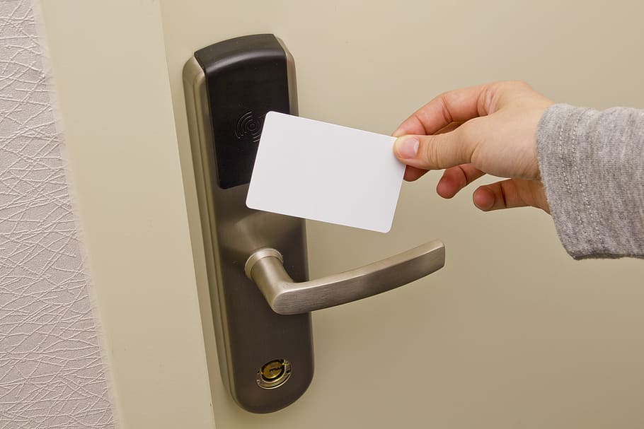 access card, doorknob, electronic door, human hand, hand, human body part, body part, communication, holding, finger