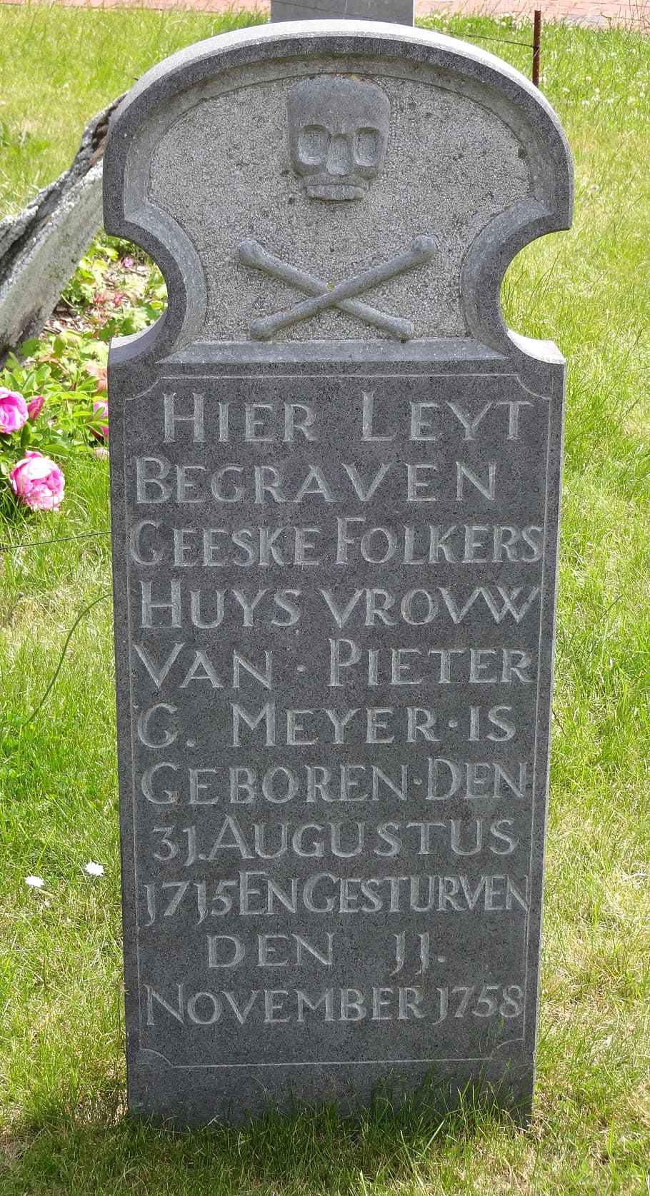 Tombstone, Whalers, Cemetery, final resting place, skull and crossbones, inscription, sign, grave, memorial, grass