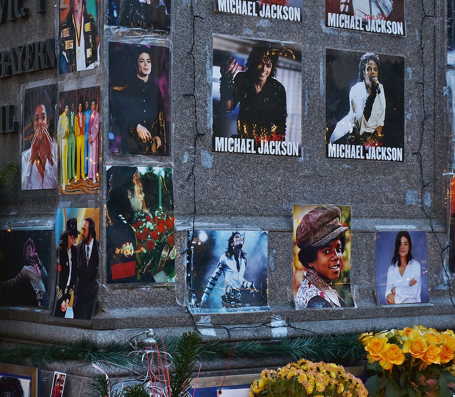 michael jackson memorabilia fotos, gris, pared, michael jackson, cantante, estrella, icono pop, rey, rey del pop, música pop