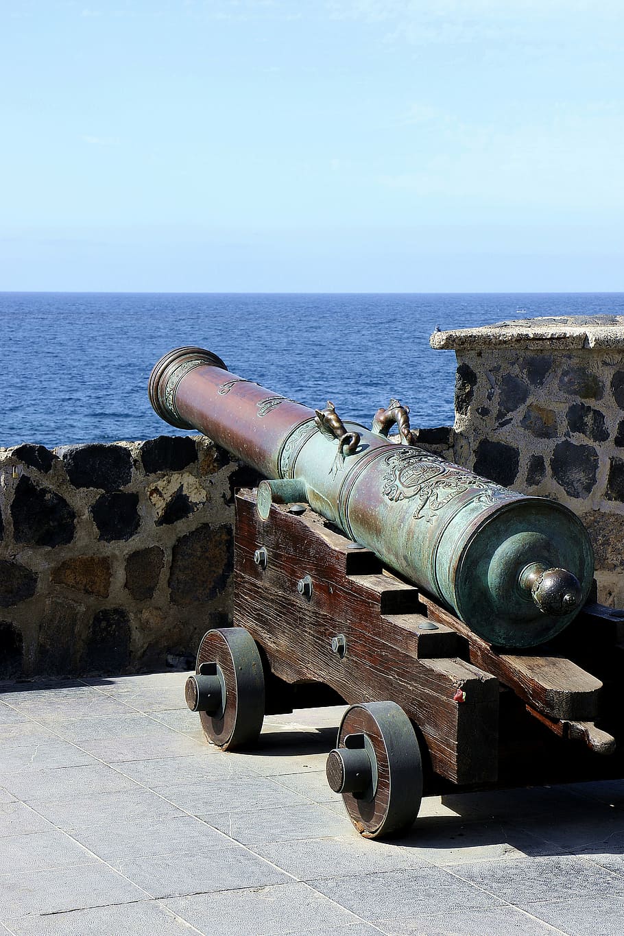 cannon, has happened, weapon, the barrel, monument, artillery, militaria, defense, history, old weapons
