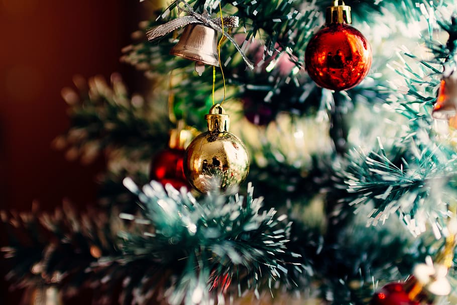 selective, focus photography, christmas tree, baubles, ornaments, christmas, holiday, tree, decoration, seasonal