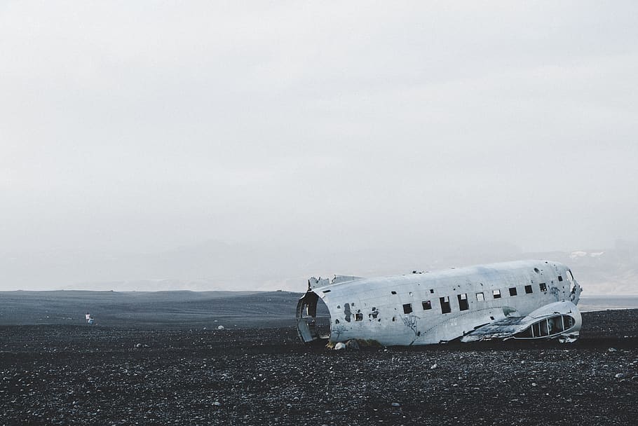 avião naufragado, praia, islândia, sólheimasandur, naufrágio, acidente, areia preta, deslumbrante, misterioso, céu