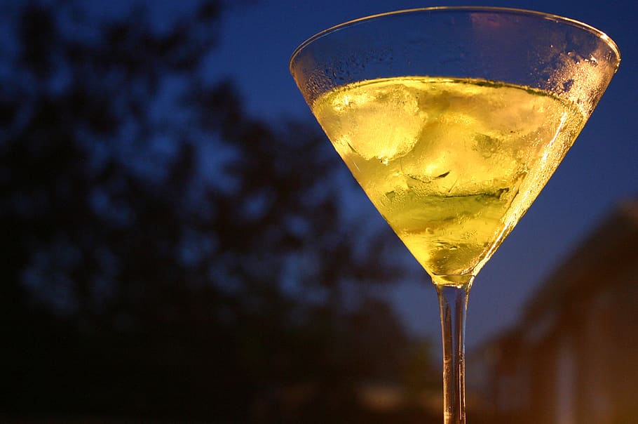 green apple martini, martini, cocktails, summer, cold, drinks, liquor, refreshment, drink, food and drink