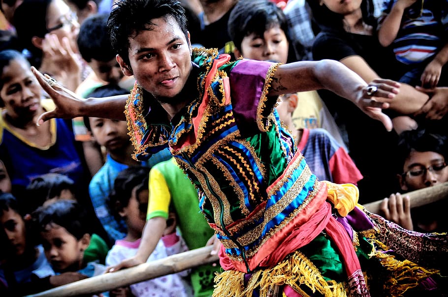 jathilan, indonesia, culture, javanese, young man, girl, group of people, real people, crowd, large group of people
