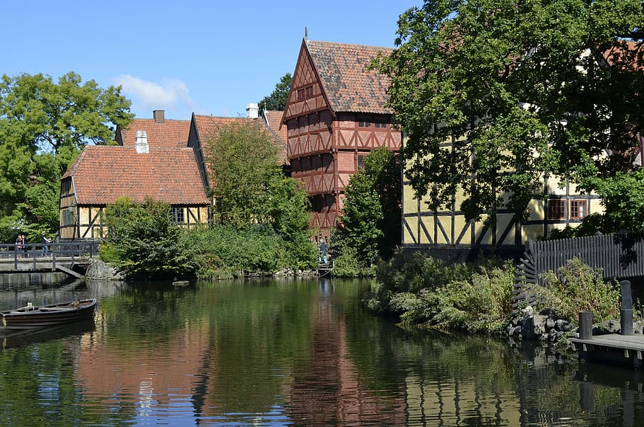 marrón, hormigón, edificio, río, verde, hojeado, árboles, Ciudad Vieja, Aarhus, Historia