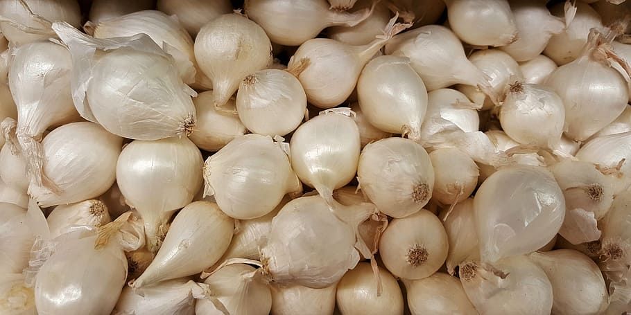 onions, pearl onions, vegetables, small vegetables, cry, peel, white, bulbs, market, food