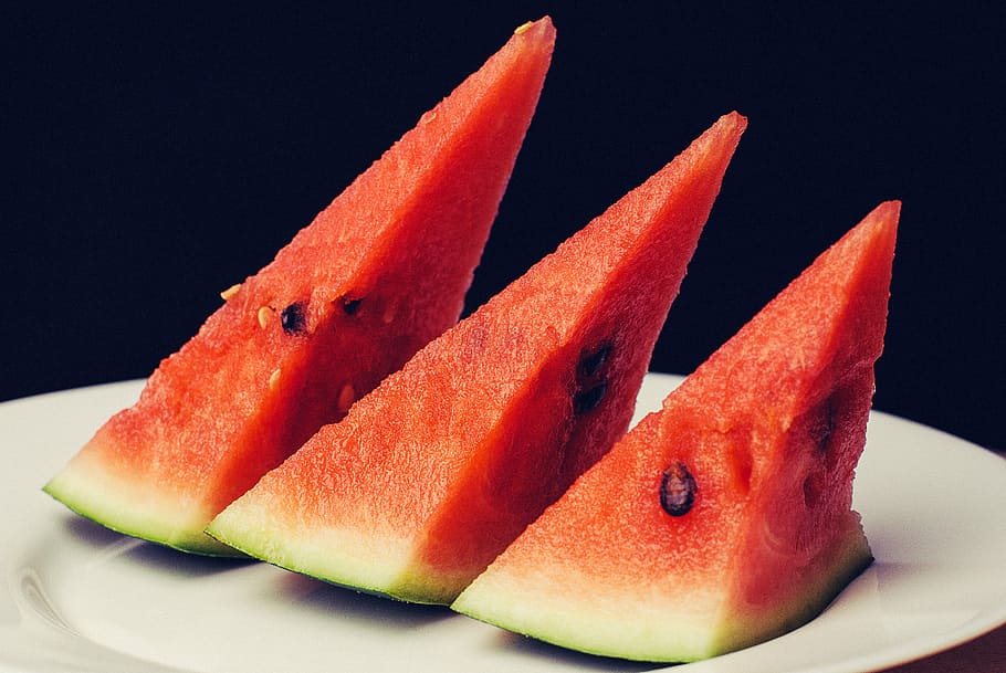 three, slices, watermelons, plate, selective, focus, sliced, watermelon, white, ceramic