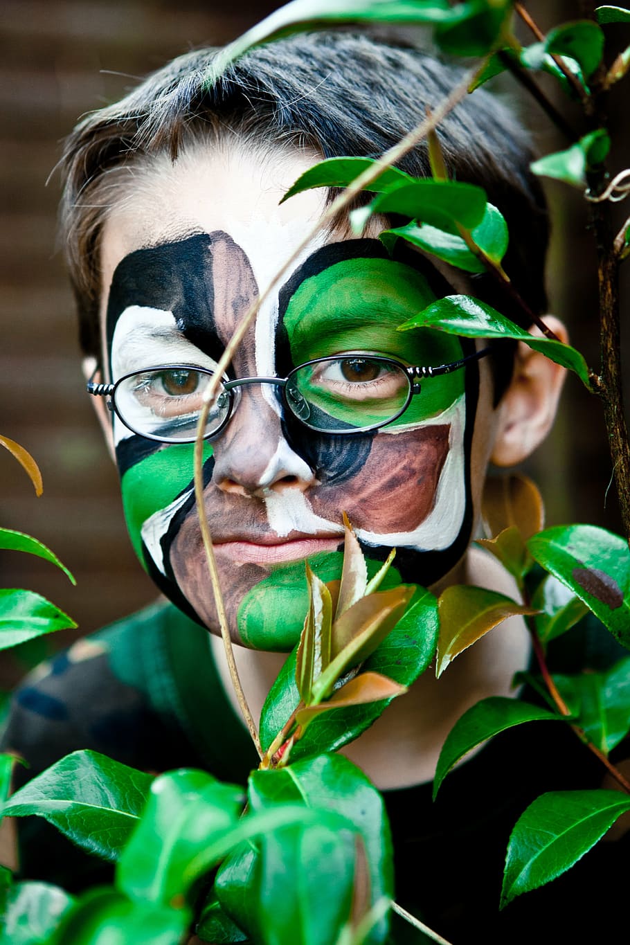 camouflage, hiding, commando, hidden, portrait, one person, plant part, leaf, close-up, green color