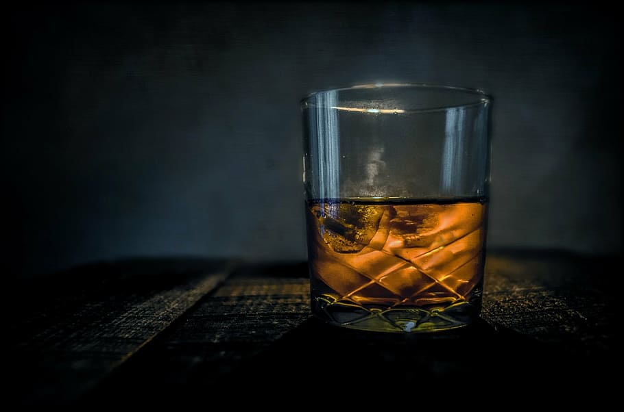 claro, medio lleno, roca, vidrio, whisky, bar, alcohol, escocés, bebida, bourbon