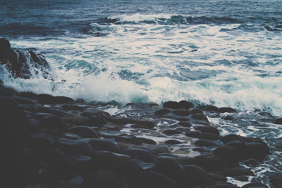 tubuh, air, siang hari, badan air, biru, abu-abu, batu, laut, pantai, gelombang