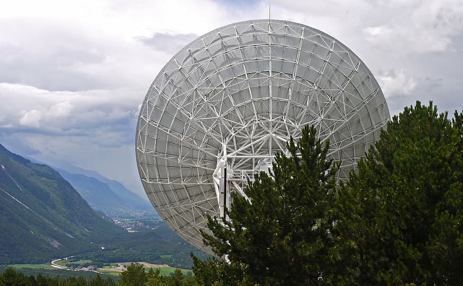 radio telescope, satellitenbeoabachtung, switzerland, valais, rhone valley, leuk, parabolic mirrors, high-tech, inclination mechanism, observatory