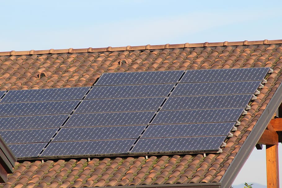 marrón, tejas del techo, instalado, paneles, fotovoltaico, solar, ahorro, producción, energía, techo