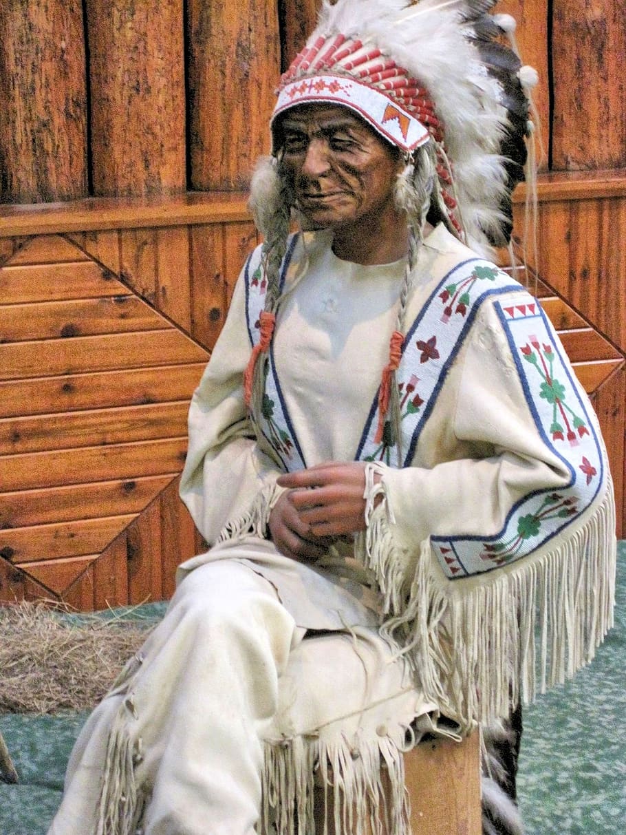 Museo de indios nativos, figura de cera, Banff, Alberta, Canadá, adulto mayor, tres cuartos de longitud, una persona, personas reales, adulto