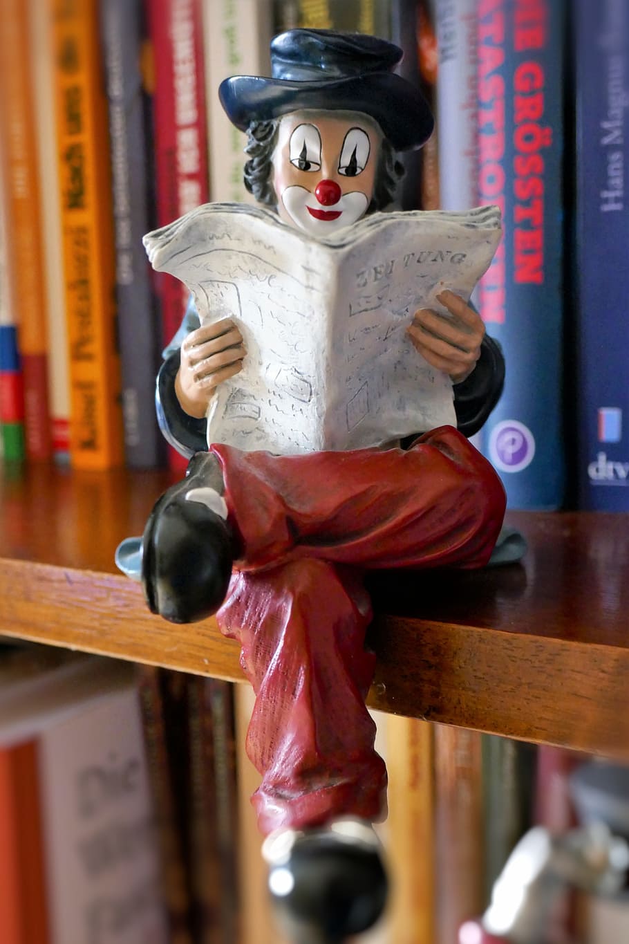 Figure, Clown, Read, Decoration, funny, colorful, sitting, newspaper, make up, hat