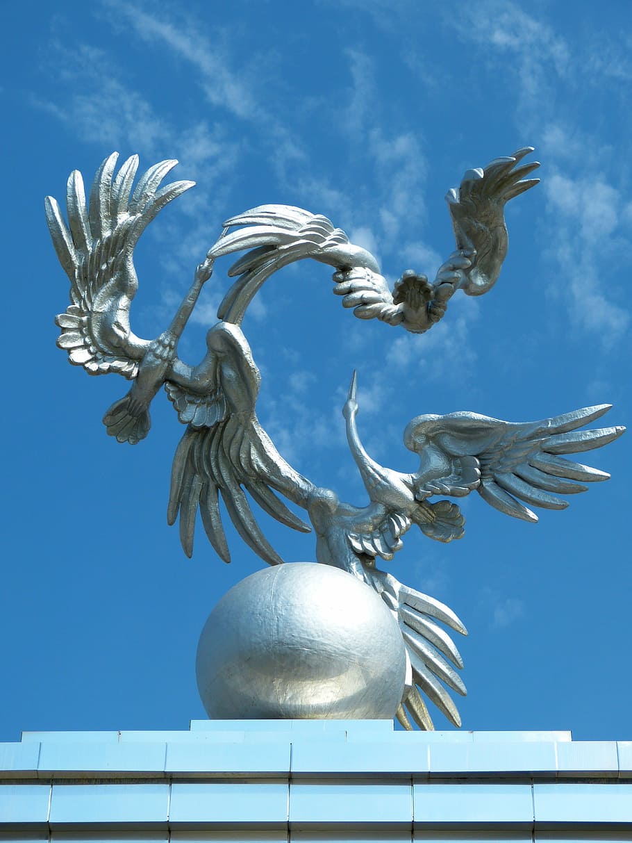 tashkent, plaza de la independencia, monumento, cigüeñas, uzbekistán, vista de ángulo bajo, cielo, escultura, nadie, arte y artesanía