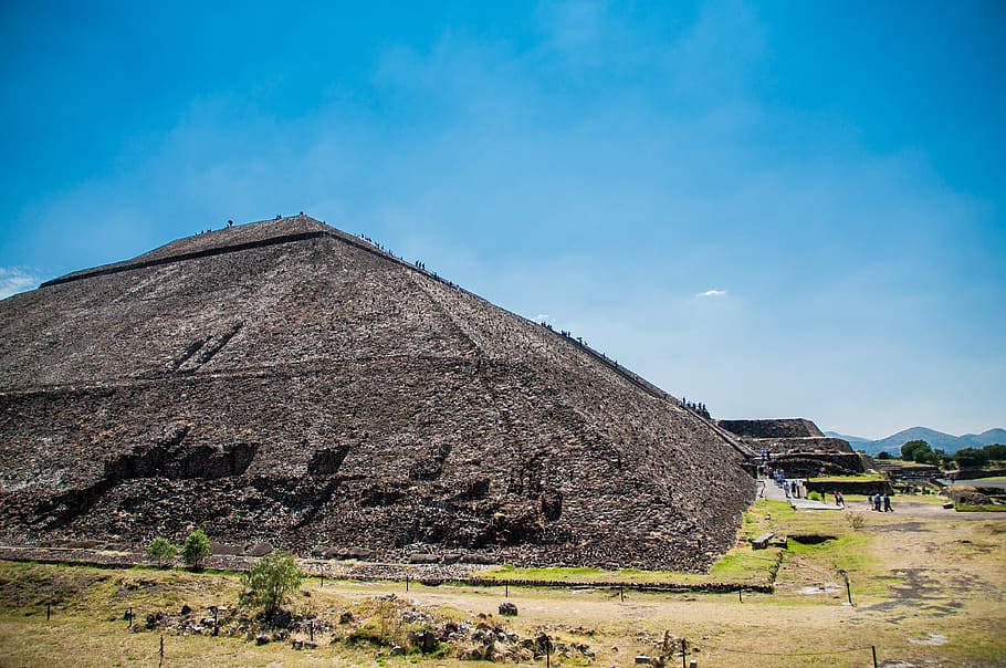 ancient aztec pyramid