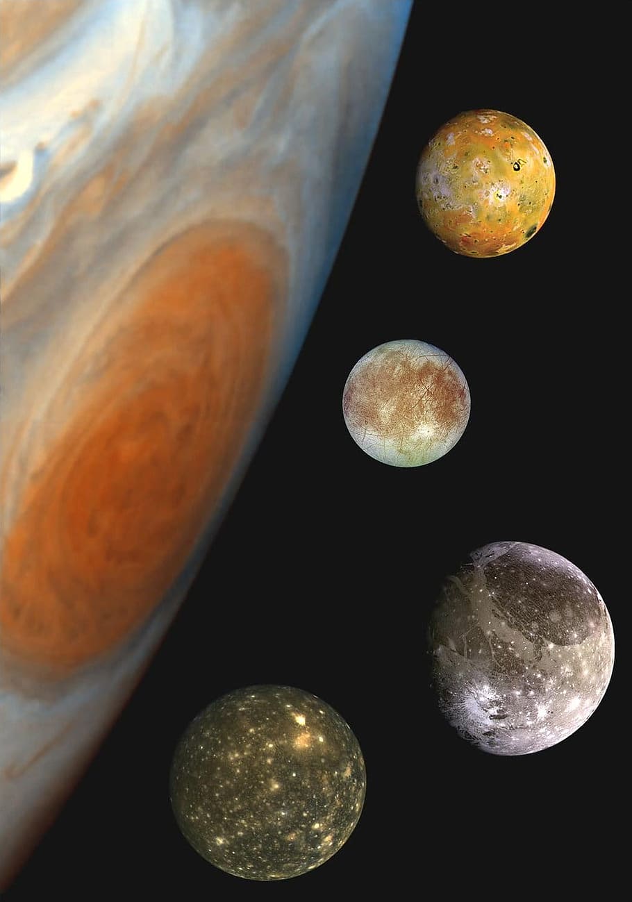Ilustración de cinco planetas, Júpiter, planeta, rojo grande, manchas, grandes manchas rojas, monde galileo, io, europa, ganímedes