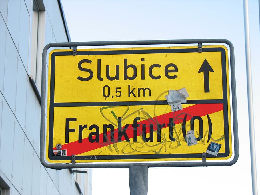 fronteira alemã-polonesa, schengen, frankfurt, slubice, polônia, placa, amarelo, comunicação, texto, sinal de aviso