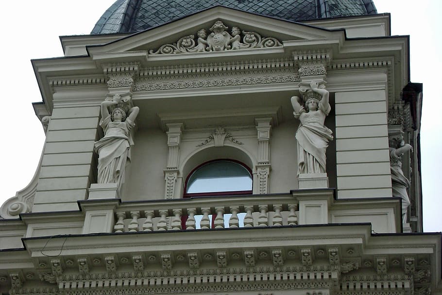 sculpture, balcony, window, architecture, piotrkowska street, building, low angle view, built structure, history, the past