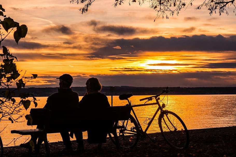 silhouette, man, woman, sitting, bench, facing, body, water, sunset, lake constance