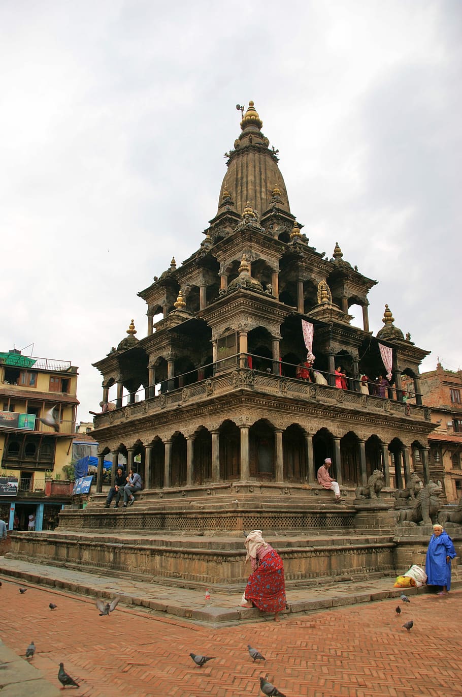 Nepal, Katmandú, Old Town, Templo, monumento, local, centro de la ciudad, mercado, día gris, arquitectura