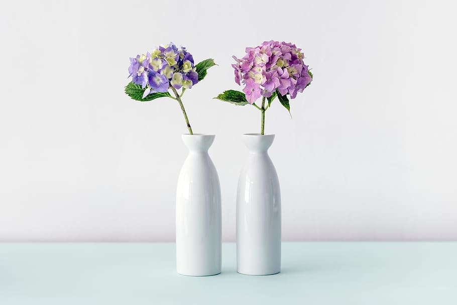 dos, florero de vidrio de leche, flores, blanco, cerámica, florero, flor, púrpura, lavanda, interior