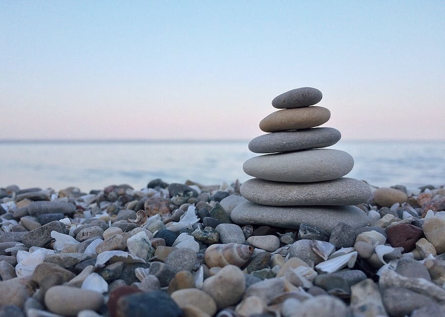piedra de mojón, orilla del mar, roca, equilibrio, naturaleza, armonía, piedra, meditación, orilla, serenidad
