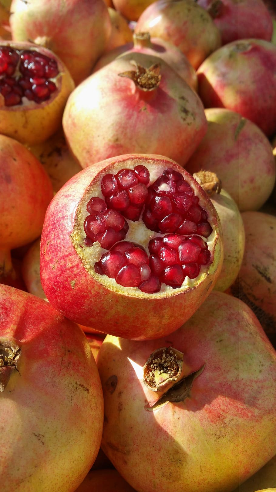 yemen, pomegranate, fruit, food, healthy, red, juicy, food and drink, healthy eating, wellbeing