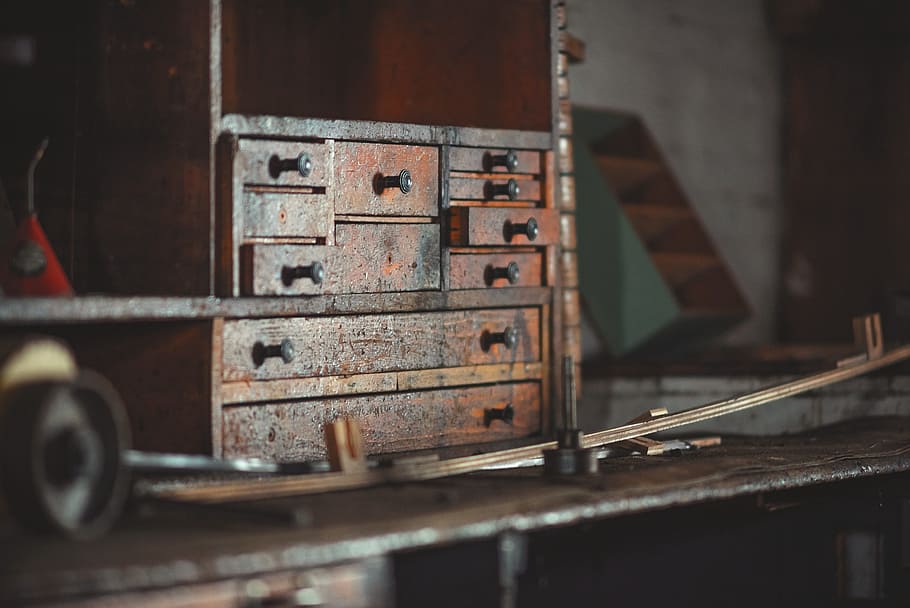 selective, focus photography, brown, chest, blur, chest of drawers, close-up, drawers, greasy, machine shop