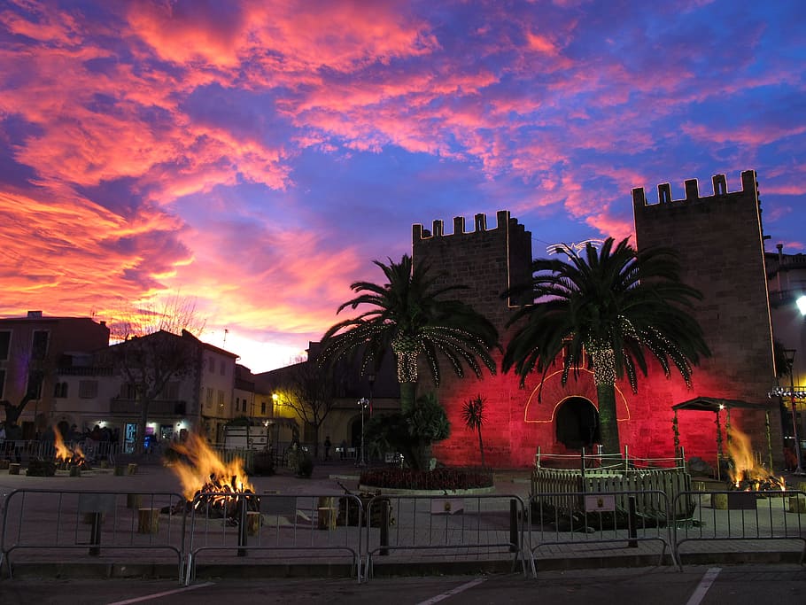 landscape photography, building, Alcudia, Mallorca, Fiesta, abendstimmung, city gate, night, dusk, palm Tree