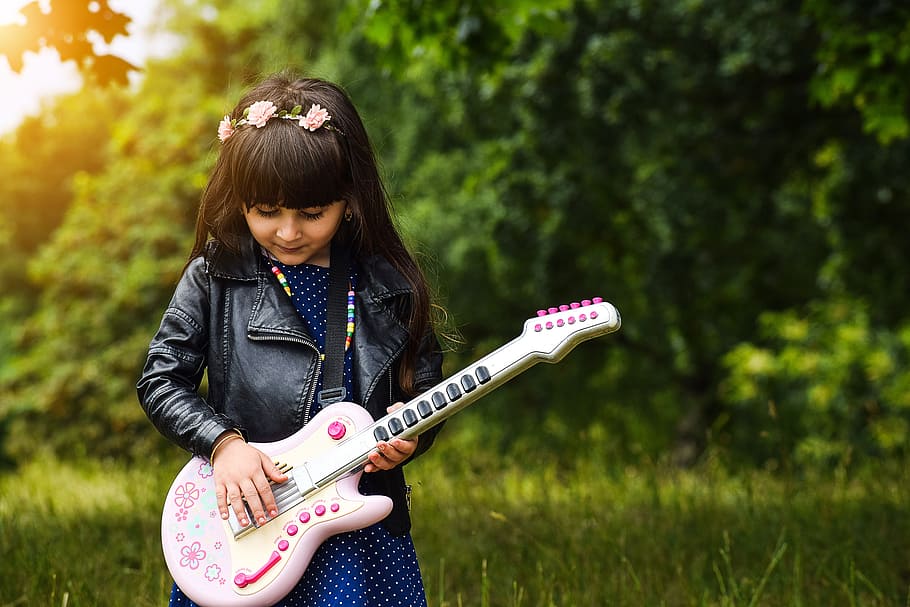 shallow, focus photography, girl, holding, guitar, happy, fun, kids, musician, electric