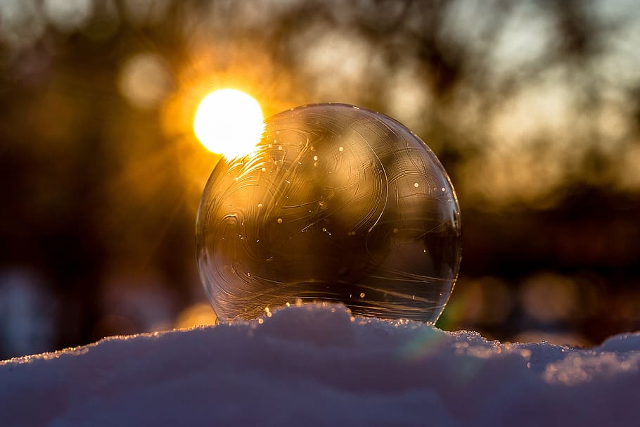 クリア, ボール, 雪, 凍った泡, シャボン玉, わずかに凍った, 冬, 太陽光線, 太陽, 風景