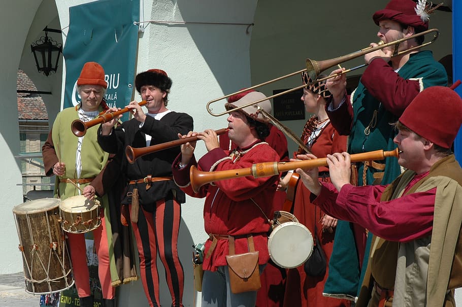 abad pertengahan, band, nyanyian, instrumen, drum, trompet, kostum, lucu, merah, musik