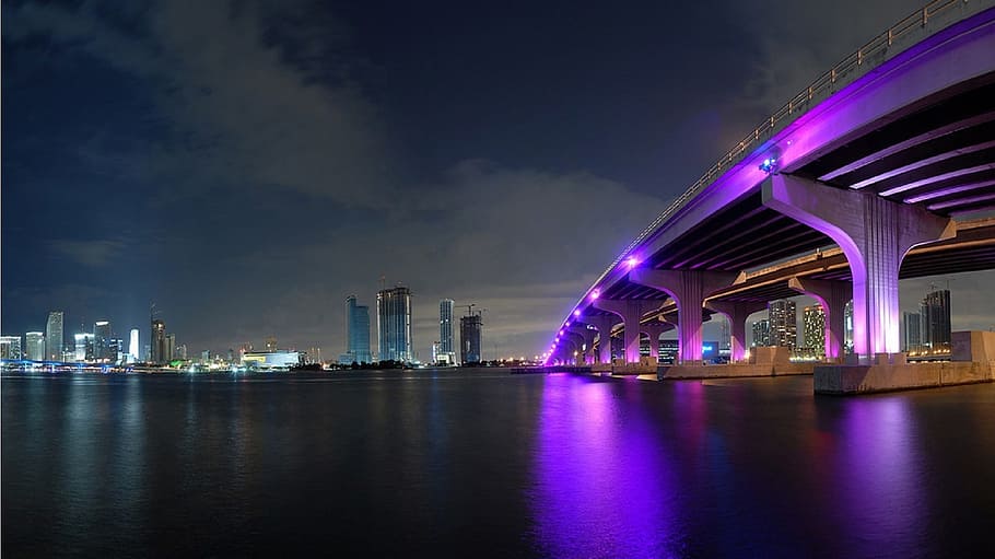 мост в ночное время, Майами, горизонт, центр города, ночь, архитектура, город, бизнес, мост, городской пейзаж