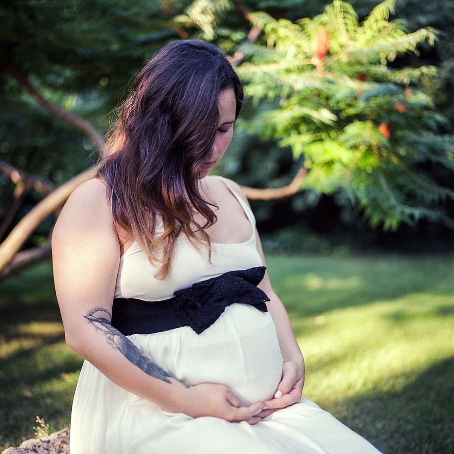 pregnant, woman, sitting, grass field, garden, summer, white, young, pregnancy, mother