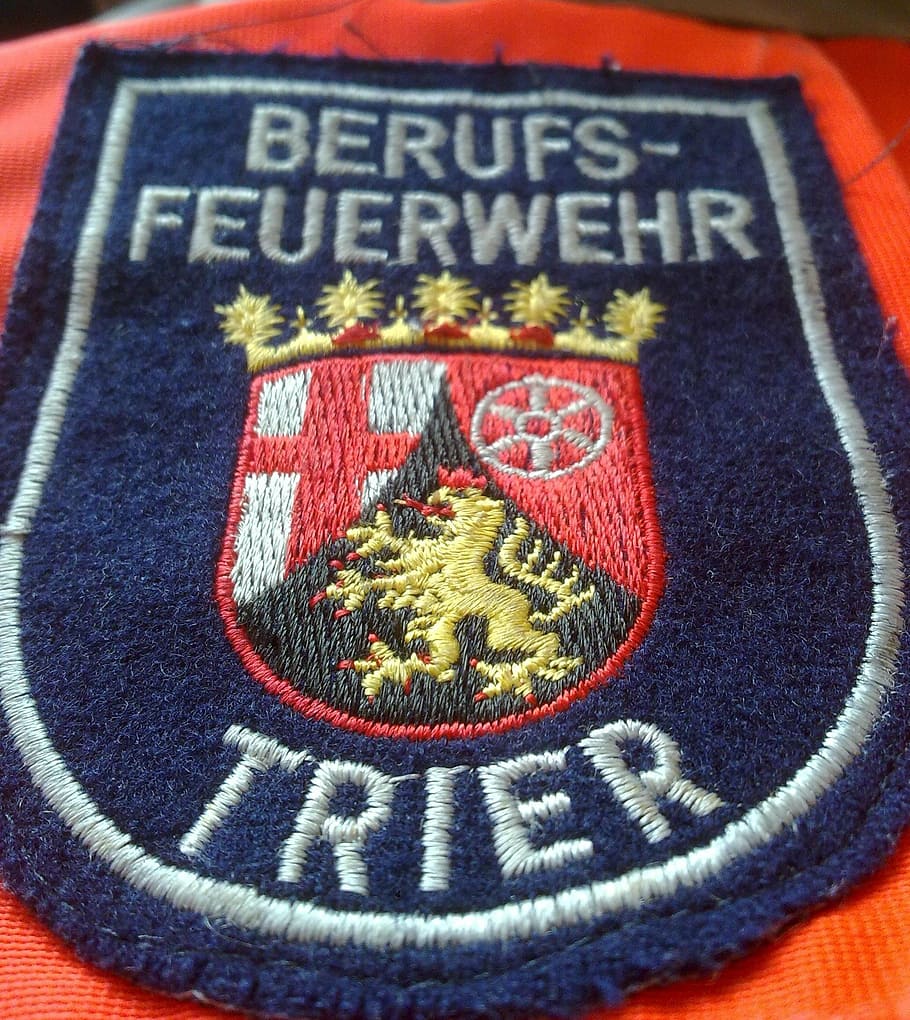 fire, logo, trier, sachsen, professional fire brigade, textile, close-up, indoors, text, multi colored