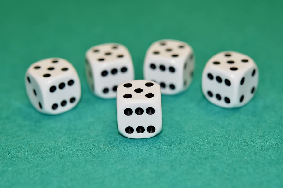 juegos dados, de, cubo, estadísticas, color blanco y negro, números, puntos negros, póker, juegos, azar