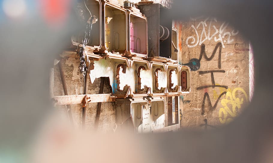 wall, hole, blur, abstract, architecture, selective focus, building exterior, built structure, focus on background, day