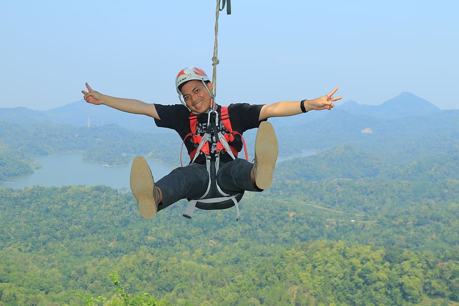 flying fox, high, adrenalin, leisure activity, mountain, real people, lifestyles, one person, full length, mid-air
