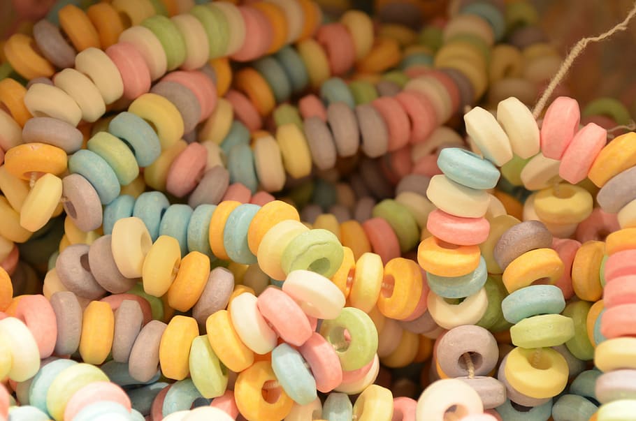 perlas de azúcar, dulce, colorido, cadena, mordida, caries dental, multicolores, gran grupo de objetos, abundancia, alimentos dulces