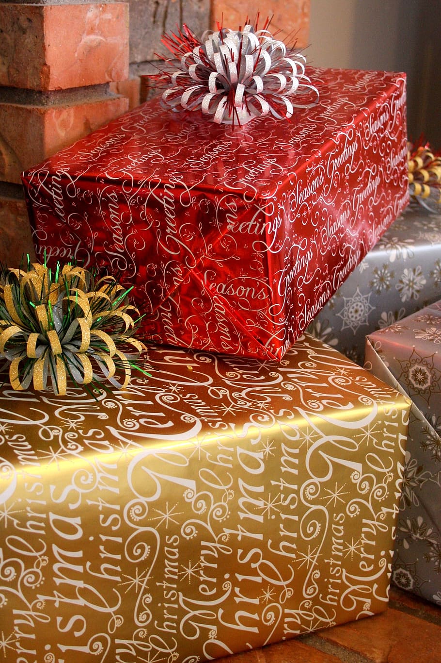 cajas de regalo de colores variados, navidad, regalo, vacaciones, envuelto, presente, envoltura, celebración, decoración, rojo