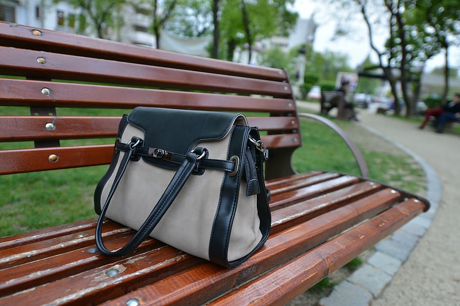 bag, bench, park, lady, forgonet, lost, stuff, outdoors, focus on foreground, seat