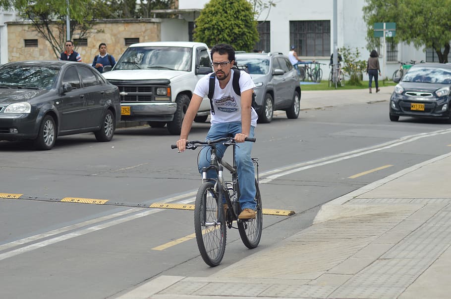 bogotá, unal, bicycle, cyclist, transportation, mode of transportation, car, motor vehicle, land vehicle, city