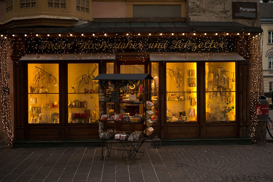 food cart, front, store, shop window, candlemaker, gingerbread maker, evening, christmas lights, innsbruck, town