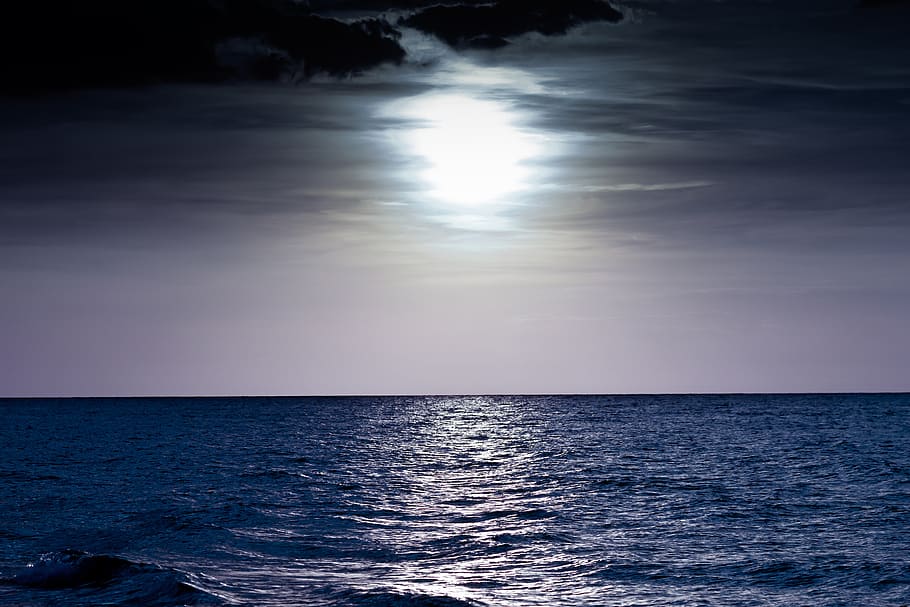 night sea, moon, sea, ocean, cool, dark, blue, navy blue, the waves, empty sea