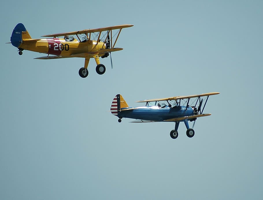 Dos, amarillo, azul, bi, aviones, biplanos, exhibición aérea, cielo, avión, vintage
