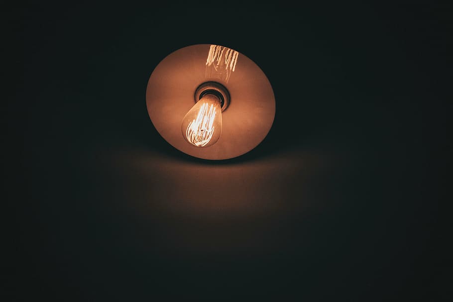点灯した電球, 照明付き, ライト, 電球, ランプ, 電気, ハング, 暗い, 夜, 人なし
